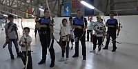 Polisler Çocuklarla Birlikte Ok Attı