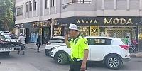 Otomobil Gelinlik Dükkanına Girdi, Facia Ucuz Atlatıldı