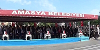 Minik Helin’in Bayraklı Selamı, Vali Bakan’ı Gururlandırdı