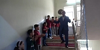 Emekliye Ayrılan 47 Yıllık Öğretmen Alkışlarla Uğurlandı