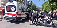 Hafif Ticari Aracın Çarptığı Otomobil Korkuluklara Savruldu